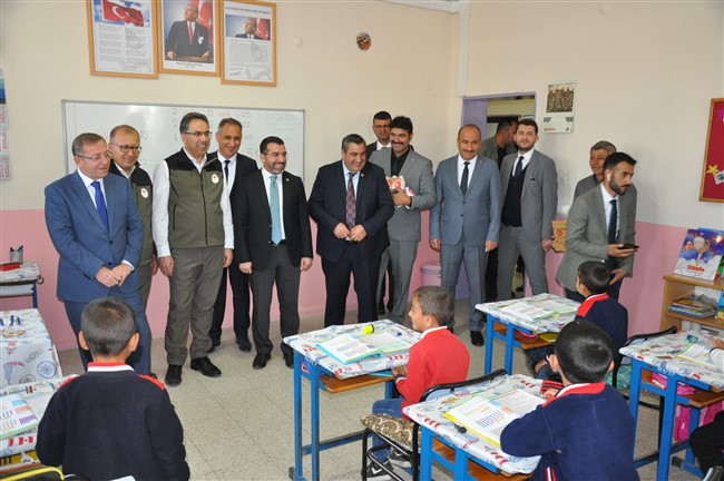 buzagi-olumlerine-anne-sutu-cozumu-ilk-olarak-karsta-dagitildi-1.jpg