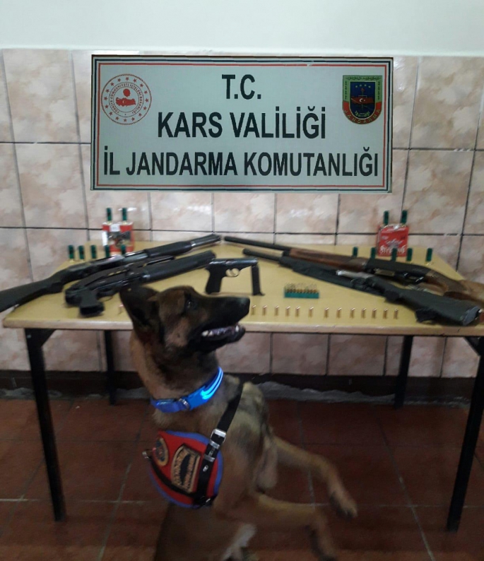 Akyaka İlçesinde jandarma operasyon düzenledi