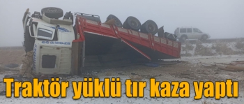 Kars’ta traktör yüklü tır kaza yaptı