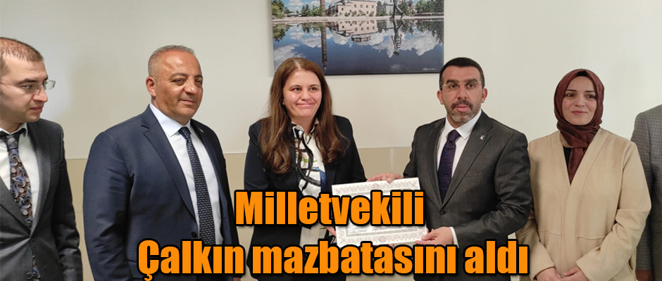 Ak Parti Kars Milletvekili Adem Çalkın mazbatasını aldı