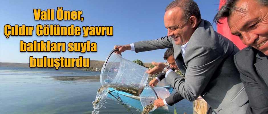 Ardahan Valisi Hüseyin Öner Çıldır Gölünde yavru balıkları suyla buluşturdu