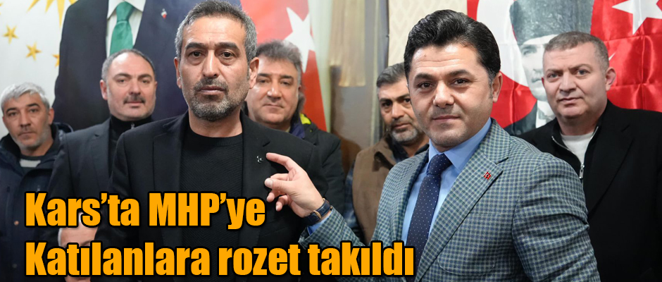 Kars’ta MHP’ye katılanlara rozetleri takıldı