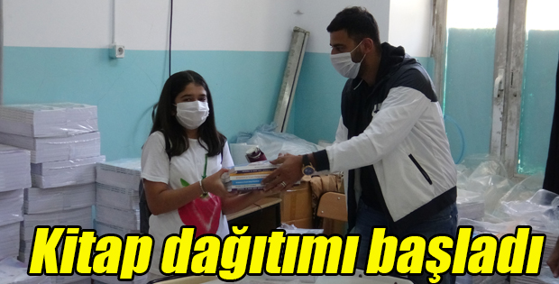 OKULLARDA KİTAP DAĞITIMI BAŞLADI