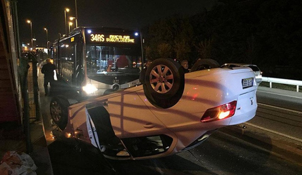 Kadıköy'de otomobil metrobüs yoluna girdi
